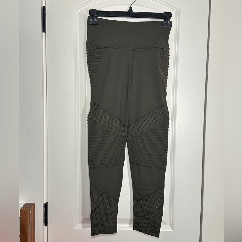 Betsey Johnson XS 7/8 Length Olive Leggings/Tights with Mesh Details NWOT